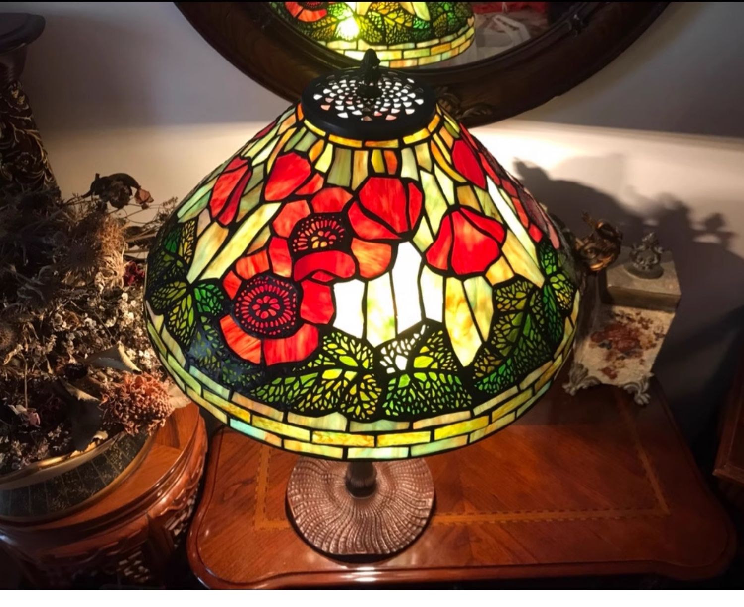 Legend Collection@Large 16" Poppy Flower Stained Glass Tiffany Table Lamp