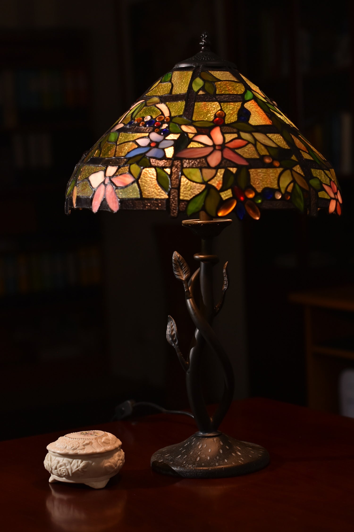 16" Large Flower Trellis Tiffany  Stained Class table Lamp
